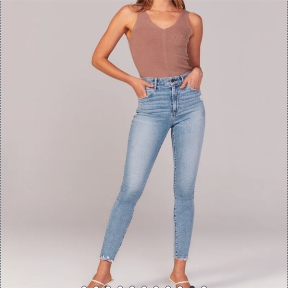 NWT Abercrombie & Fitch The Super Skinny Ankle High Rise Jeans Raw Hem 28S